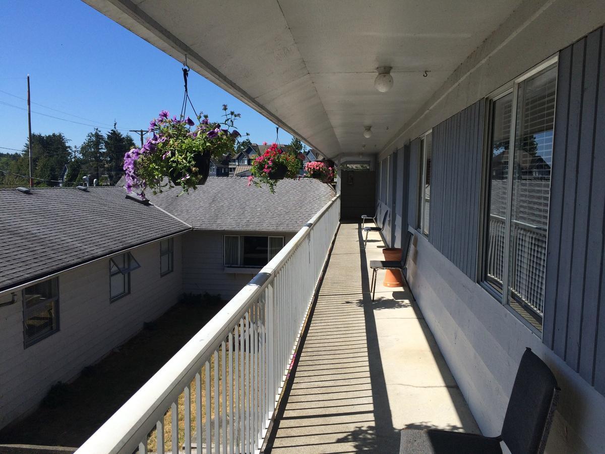 Island West Resort-Motel ユクルーレット エクステリア 写真